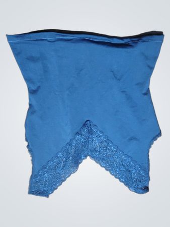 Blaue Spitzensaum-Top