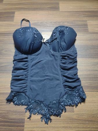 Schwarzes Spitzenbesatz-Bustier