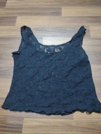 Schwarzes Spitzentop