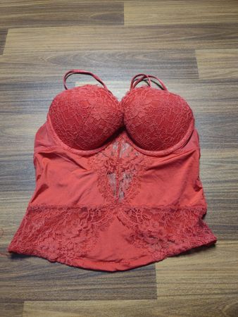 Rotes Spitzen-Corsagen-Top