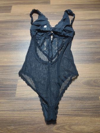 Schwarzer Spitzen-Bodysuit