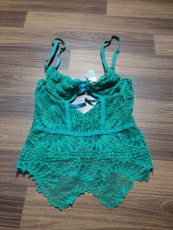 Grüner Spitzenbodysuit