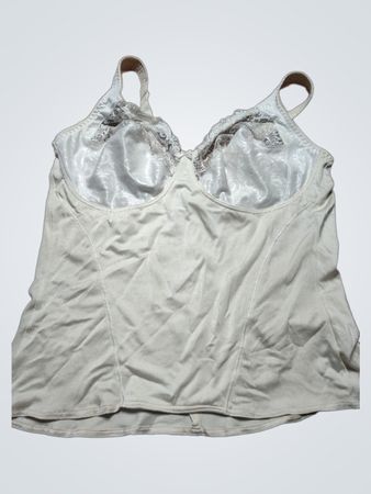 Camisol mit weißer Spitzenkante