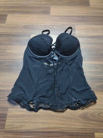 Babydoll-Lingerie mit schwarzer Spitzenborte