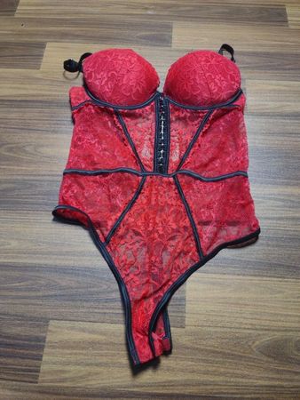 Roter Spitzen-Corsage-Bodysuit