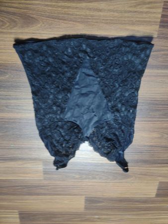 Schwarze Spitzen-Camisole