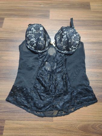 Daisy Fuentes schwarzes Spitzen-Korsett