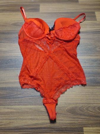 Black Fuchsiia Secret Lace LLC Roter Body