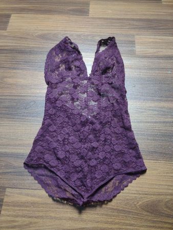 Violetter Spitzen-Teddy