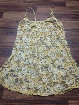 Gelbe florale Spitzen-Camisole