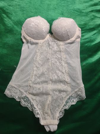H&M Weißes Spitzenbodysuit