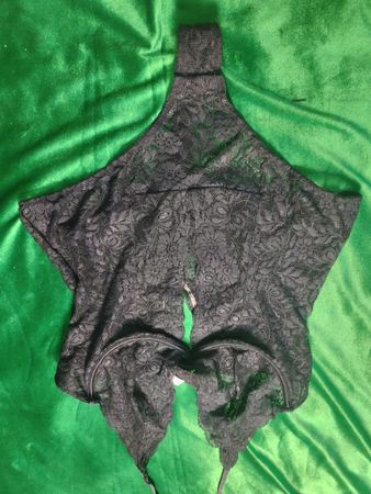 Schwarzer Spitzen-Bodysuit