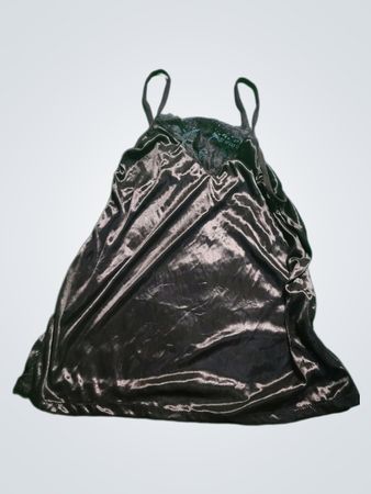Schwarzes Satin-Nachthemd mit Spitze