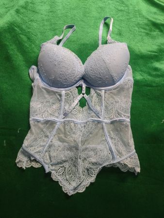 Leichter blauer Spitzenbody