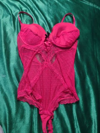 Schwarze Spitzenunterwäsche Pinker Body