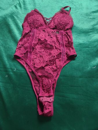 Bordeaux Spitze Body