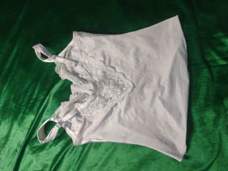 Weißes Spitzenbesatz-Top