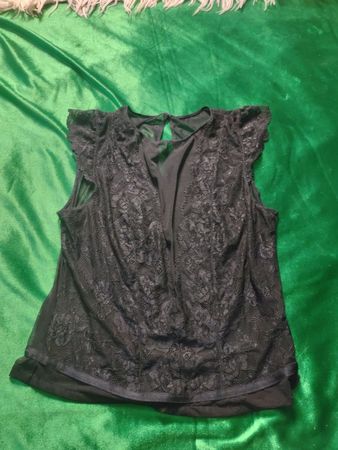 Schwarzes Spitzentop