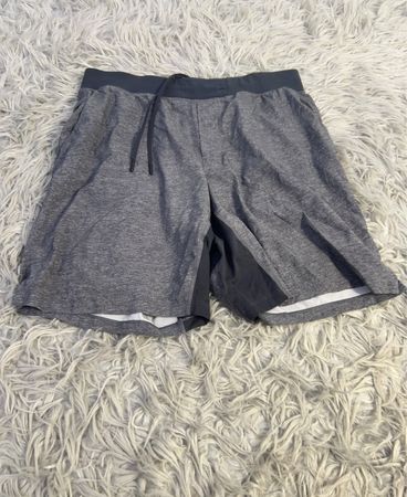 Shorts de sport pour hommes gris Lululemon