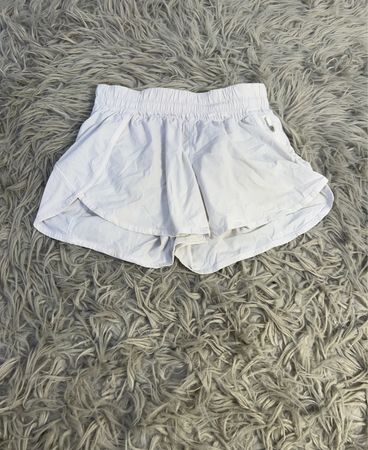 Lululemon Weiße Sportshorts