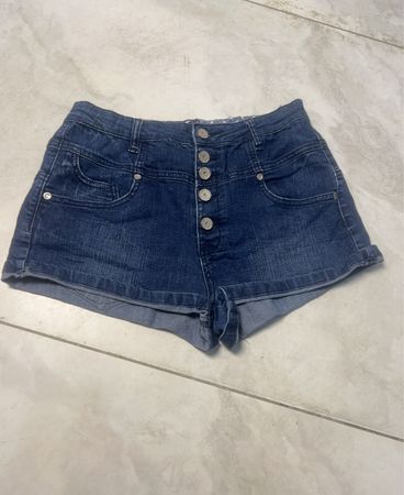 Jeans-Shorts mit Knopfleiste