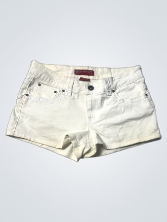 RED RIVET Weiße Denim-Shorts