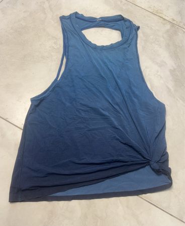 Lululemon Ombre Knoten-Top mit vorderer Bindung