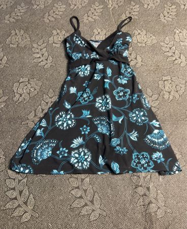Tattoo-Blumenmuster-Kleid
