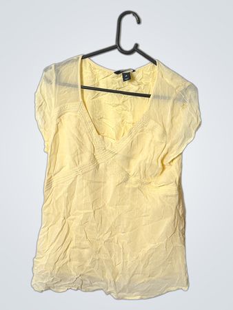 H&M Mama Yellow Short Sleeve V-Neck Top