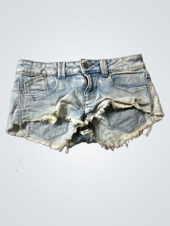 Zara Damen Premium Destroyed Denim-Shorts