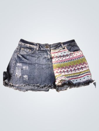 Denim-Shorts mit besticktem Einsatz