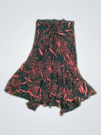 Schwarzer und roter Rock mit Blumenmuster