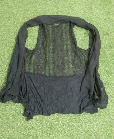 Schwarzer Cardigan mit Spitzeneinsätzen