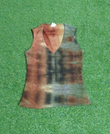 Charlotte Russe Batik V-Ausschnitt ärmelloses Top