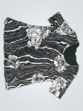 Schwarz-weißes T-Shirt mit Blumenmuster