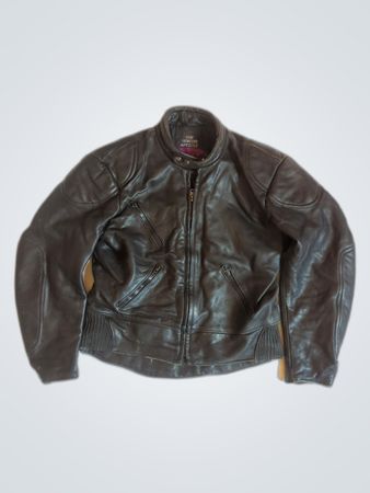 Schwarze Lederjacke
