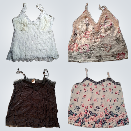 スタイリッシュな ruffles ブラウス