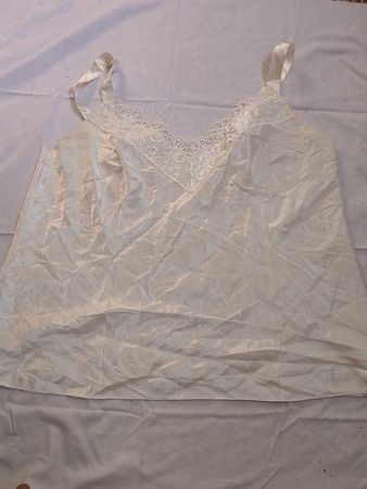 Camisole en dentelle crème