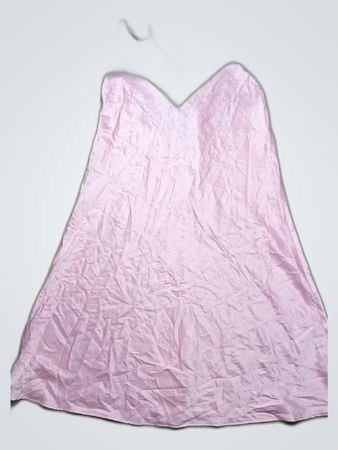 Nuisette en satin rose avec dentelle