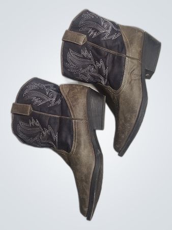 Brown Ankle Boots with Bandana Design