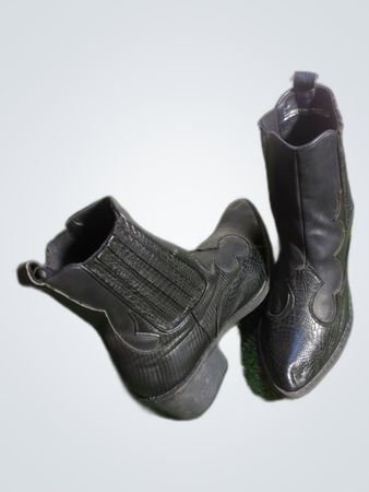 Cavaler Black Leather Ankle Boots