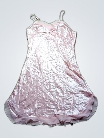 Robe nuisette en satin rose