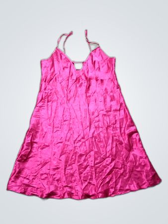 Robe nuisette en satin rose classique simple