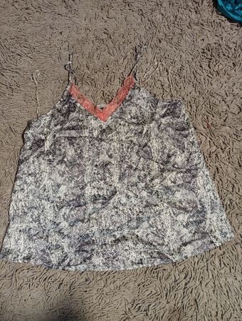 Blouse with Gray and White Pattern
