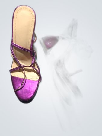 Lila Riemchen-High Heelsandalen