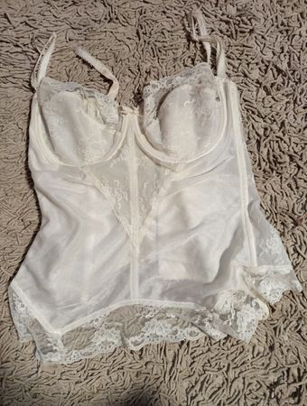 Exquise White Lace Bustier