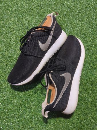 Nike Roshe Run Sneakers Black