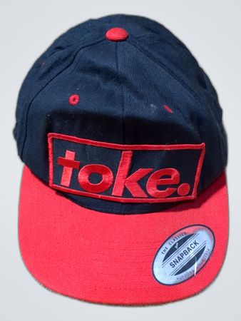 toke. Snapback Cap