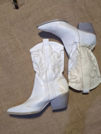White Embroidered Cowboy Boots