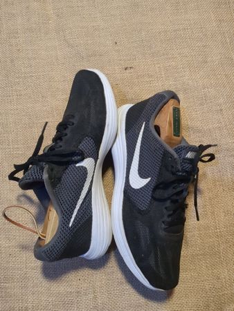 Nike Grey Mesh Sneakers